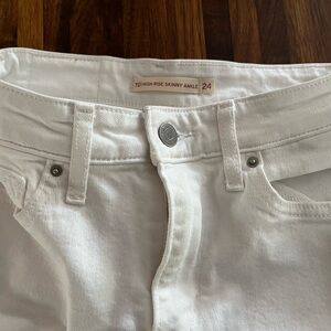 Levi's Women's High Rise Jeans in White